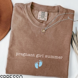 Koszulka letnia dla ciężarnej dziewczynki, Comfort Colors® Prezent dla przyszłej mamy, Koszulka z informacją o ciąży dla chłopca, Koszulka z informacją o dziecku, Prezent na baby shower