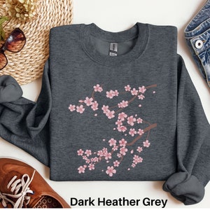 ピンクの桜のスウェットシャツ、桜のセーター、日本のシャツ、日本のTシャツ、花のシャツ、日本好きへの贈り物、桜の木の春のシャツ