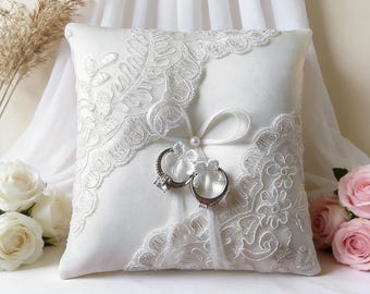 Luxe trouwringkussen, ivoor kussen voor ringdrager met ontwerp met parel of lint, elegant kussen voor bruidsceremonie