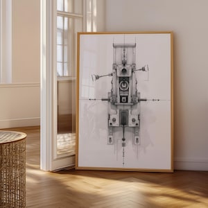 Puede incluir: Un dibujo arquitectónico en blanco y negro enmarcado. La obra presenta un diseño mecánico detallado con líneas y formas intrincadas. El marco es de color marrón claro y la obra de arte se exhibe en una habitación bien iluminada con pisos de madera.