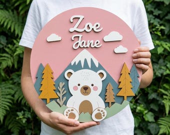 Aangepast naambordje bosbeer – gelaagd hout kinderkamerdecoratie, kraamcadeau