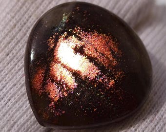 Naturalny kaboszon z koki w kształcie serca, kamień jubilerski (20x19x4mm)