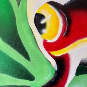 Op de afbeelding: Abstract schilderij met een close-up van een kleurrijk ontwerp. Het kunstwerk bevat een levendige mix van kleuren, waaronder rood, geel, zwart en groen. De compositie bevat organische vormen, waardoor een dynamische en opvallende visuele ervaring ontstaat.