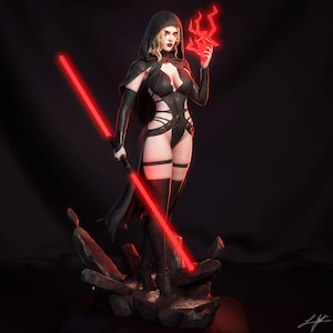 Peut inclure: Une figurine de collection représentant un personnage blond vêtu d'une cape à capuche noire, d'un body à lanières et de bottes hautes. Le personnage tient un sabre laser rouge à double lame et génère de l'énergie rouge dans l'autre main.