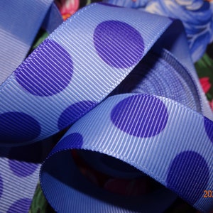 7/8" gestippeld blauw grosgrain lint met paarse stippen vintage, oude winkelvoorraad BTY
