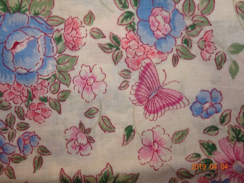 Blue Green Leaves Butterflies /& Flowers on Off-White Fabric 2-14 yd x 45 Cotton Blend Soft Light Beautiful Colors Pink