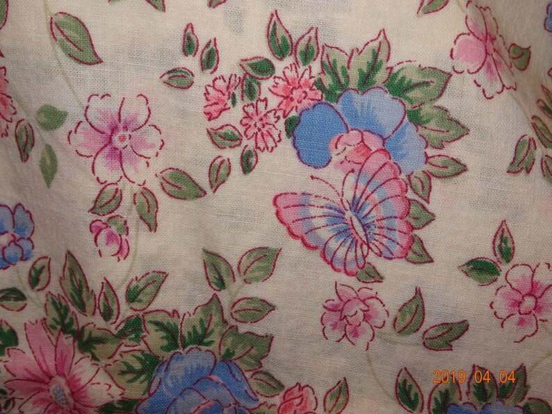 Blue Green Leaves Butterflies /& Flowers on Off-White Fabric 2-14 yd x 45 Cotton Blend Soft Light Beautiful Colors Pink
