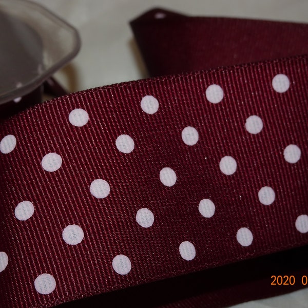 1-1/2 « Plum Burgundy Wine Grosgrain Ruban avec pois blancs Vieux stock de magasin par verge