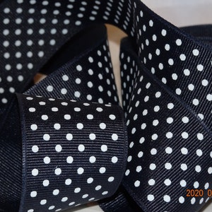 1-1/2" marineblauw grosgrain lint met witte Zwitserse stippen op maat gesneden Old Store Stock
