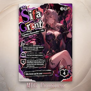 Puede incluir: Una carta coleccionable rectangular que presenta al personaje Sifa Grent, un planeswalker legendario. La carta muestra un esquema de colores morado y negro, texto de juego, iconos de habilidades y un valor de lealtad de 4 en la ilustración.