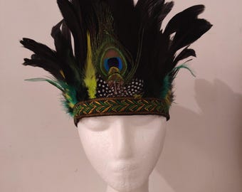 Coiffe noire en plumes de coq