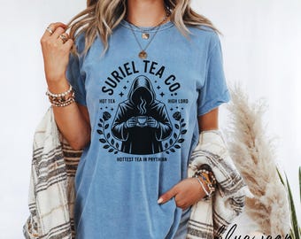 Camiseta Comfort Colors® de Suriel Tea Co., regalo para amantes de los libros de fantasía, regalo para lectores de fantasía, regalo para lectores de libros, regalo para lectores de libros