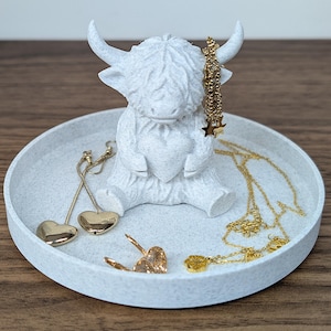 Highland Cow Jewellery Tray with Heart |  3D Printed | Cute Ring Holder | Scottish Coo Gift | Animal Trinket Dish | Birthday Gift Cow Lovers