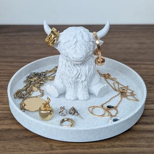 Schattig sieradenbakje Schotse hooglanders | Scottish Coo Ring Holder Organizer | Dierensieraad voor nachtkastje | Slaapkamerdecoratie | Cadeau voor haar afbeelding 1
