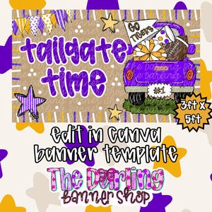 Puede incluir: Una plantilla de banner rectangular con el texto 'tailgate time' en morado, un camión morado con un balón de fútbol americano y pompones, un banderín 'GO TIGERS' y guirnaldas. El diseño incluye una etiqueta de 3ft x 5ft, 'edit in Canva banner template' y 'The Darling banner shop'.