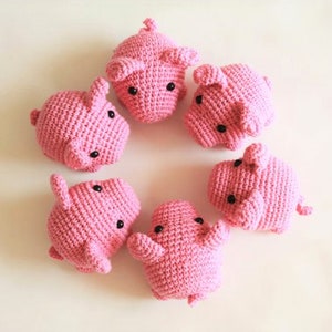 crochet amigurumi pigs