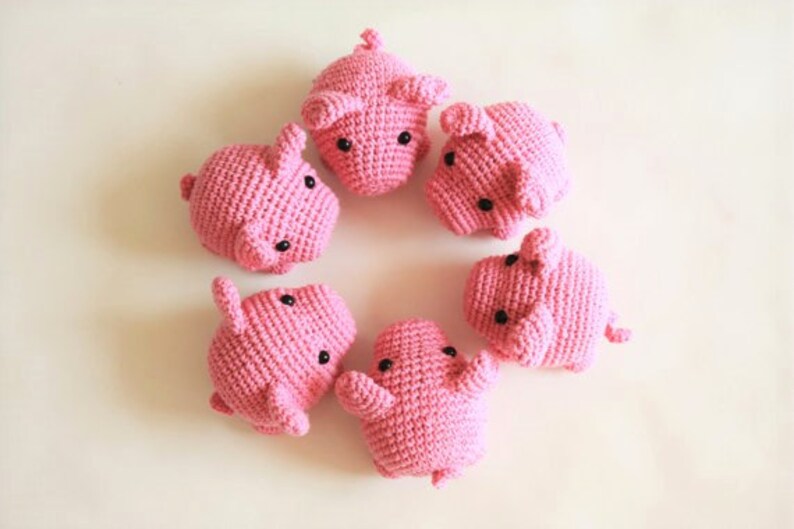 crochet amigurumi pigs