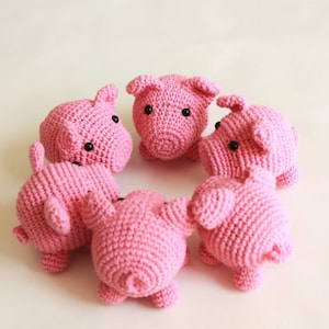 crochet amigurumi pigs