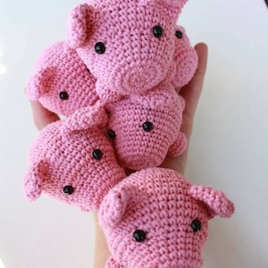 crochet amigurumi pigs