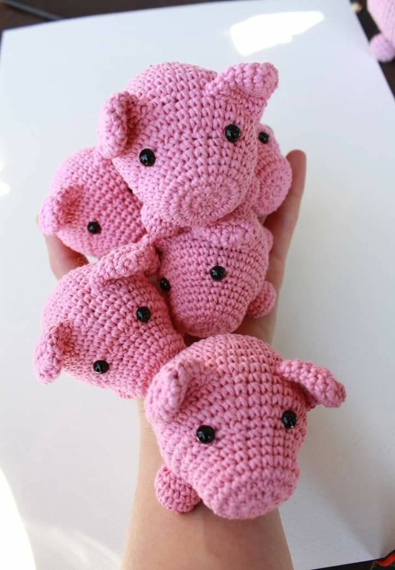 crochet amigurumi pigs