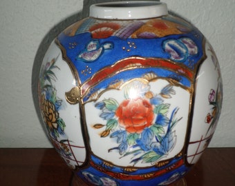 Imari/CHINESE VASE/VINTAGE/Porcelain/Red/Blue/Gold/Hand Painted/Oldginger jar