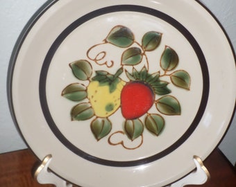 Japan/Stoneware/CHOP PLATE/Strawberry/VINTAGE/12"/Like New