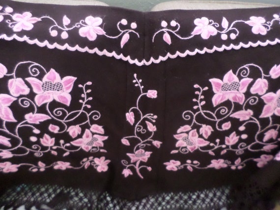 Vintage Ladies Wool Shawl/BROWN WOOL/EMBROIDERY/Fl