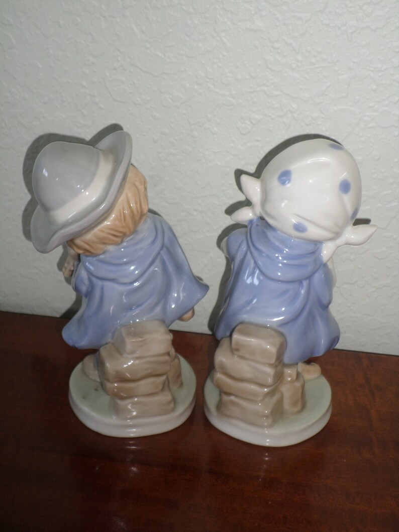 Pair Kids with MUSICAL INSTRUMENTS7 TallHand PaintedVintageBoy GirlViolinMandolinGuitarBlueGreyLlardro Like