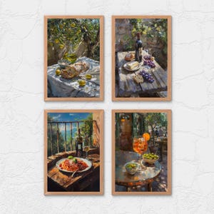 Puede incluir: Cuatro impresiones artísticas enmarcadas que representan escenas de comida y bebida italianas. Una muestra pan, limones y aceite de oliva. Otra presenta vino, queso y uvas. Una tercera muestra pasta y vino. La última muestra un cóctel y aceitunas.