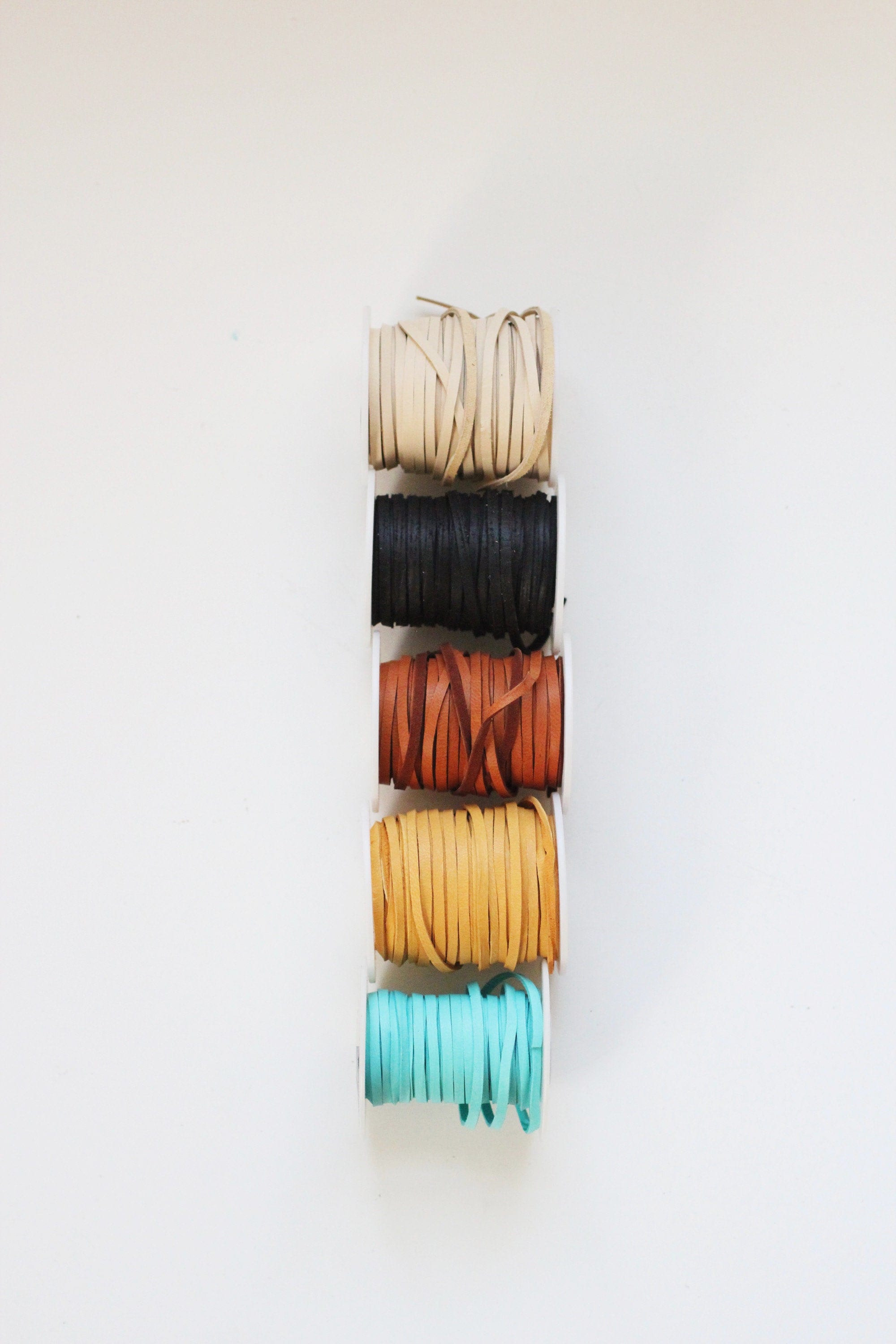 Faux leren koord blauw 5mm 1.2 meter - Kralenwinkel Albertien
