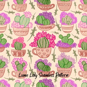 Puede incluir: Patrón sin costuras con cactus dibujados a mano en varias macetas y tazas, adornados con flores rosas y moradas. Pequeños lagartos verdes están dispersos sobre el fondo beige claro. El texto "Lume Loly Seamless Pattern" está en la parte inferior.