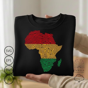 Puede incluir: Sudadera negra con un diseño de huellas dactilares en forma del continente africano. El diseño utiliza colores rojo, amarillo y verde. La sudadera es sostenida en las manos de alguien.