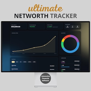Può includere: Uno schermo di computer che mostra l'interfaccia del software "ultimate NETWORTH TRACKER". L'interfaccia mostra dati finanziari, tra cui un grafico, i dettagli del portafoglio e le percentuali di allocazione. Lo schermo è montato su un supporto bianco.