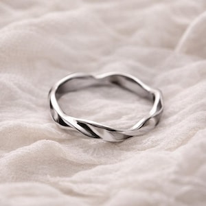 Elegant Twisted Silver Band Ring – Minimalist Wave Design, Stackable Everyday Jewelry