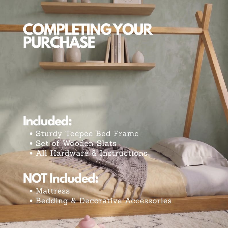 Puede incluir: Un marco de cama tipi de madera de color claro con un colch&oacute;n y ropa de cama. La imagen incluye el texto "COMPLETING YOUR PURCHASE" y enumera lo que se incluye y no se incluye con el marco de la cama.