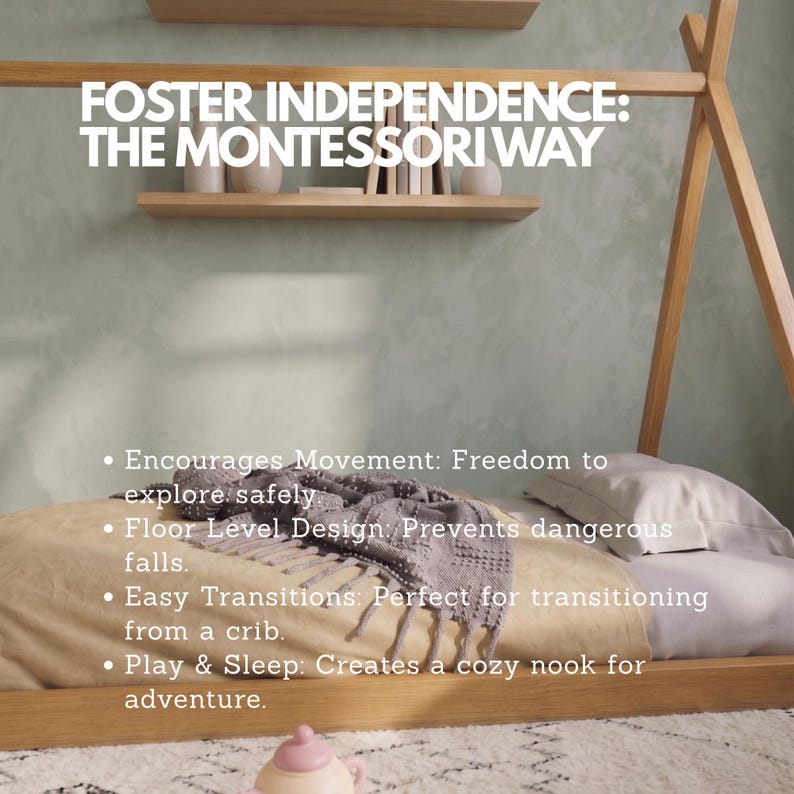 Puede incluir: Una cama de madera de estilo Montessori con un colch&oacute;n claro y una manta gris. La imagen incluye el texto "FOSTER INDEPENDENCE: THE MONTESSORI WAY". La cama est&aacute; dise&ntilde;ada para una exploraci&oacute;n segura y transiciones f&aacute;ciles.