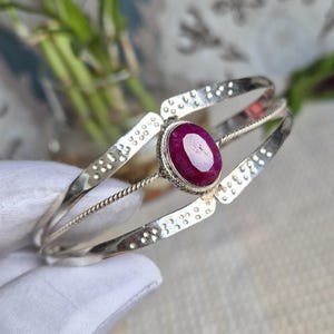Bracciale rigido in argento sterling con rubino naturale, bracciale artigianale con pietre preziose