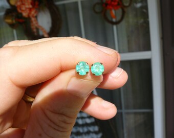 New High Quality 6mm  14kt Yellow Gold Colombian Emerald Earrings