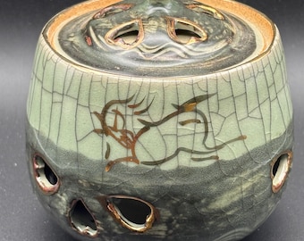 Soma-yaki Lidded Sugar Bowl with Gold Horse