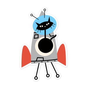 Könnte beinhalten: Ein Aufkleber mit einer Cartoon-Katze in einem blauen Weltraumhelm, die auf einer grauen Rakete mit roten Flossen sitzt. Die Katze hat weiße Augen und Schnurrhaare. Die Rakete hat einen großen schwarzen Kreis und drei Beine.