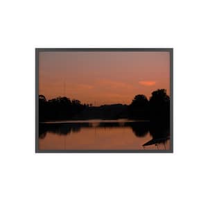 Poster con paesaggio fluviale al tramonto e cornice in legno / Quadro con riflesso del lago