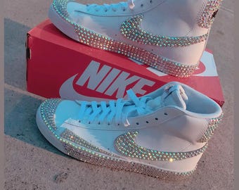 Blazer Nike personalizado con diamantes de imitación para mujer