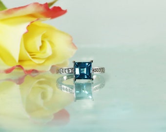 Blue Topaz Ring, Blue Topaz Silver Ring, Blue Topaz Sterling Ring, Blue Gemstone Ring, Topaz Ring, Topaz Silver Ring, Blue Topaz Jewelry