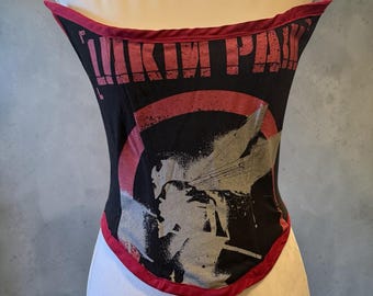 Top corsé de camiseta reciclada de Linkin Park / Bustier de camiseta de banda rediseñada / Moda urbana Nu Metal / Moda grunge Y2K sostenible / Corpiño a medida