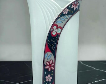 Prachtige porseleinen vaas in vintage design, 20 cm.