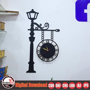 Laserskuren vintage gatlykta hängande väggklocka SVG, romerska siffror klockdesign