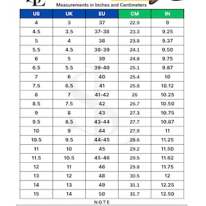 K&ouml;nnte beinhalten: Eine Schuhgr&ouml;&szlig;entabelle mit Spalten f&uuml;r US-, UK-, EU-, CM- und IN-Ma&szlig;e. Die Kopfzeile enth&auml;lt den Text MEN'S SHOES und SIZE CHART, erg&auml;nzt durch ein Bild von braunen Lederschuhen in der oberen rechten Ecke der grafischen Darstellung.