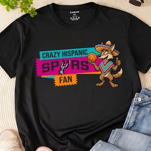 Puede incluir: Un juego de tres tazas de cerámica con un acabado moteado y mate. Las tazas son de color crema, gris claro y gris oscuro. Cada taza tiene un diseño simple y minimalista, ideal para café o té.