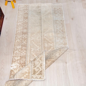 1,9 x 4,6 stopy, neutralny wełniany chodnik, ręcznie robiony turecki patchwork, beżowy, wyblakły, przetarty, wąski dywan 2 x 5 stóp, dekoracja do przedpokoju w kuchni, nowoczesny dywan w stylu boho