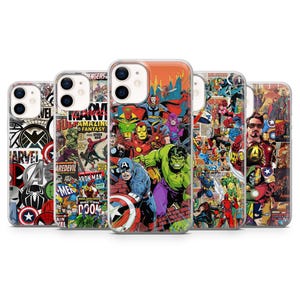 Könnte beinhalten: Fünf Handyhüllen mit farbenfrohen Comic-Kunstwerken. Die Hüllen zeigen Marvel-Charaktere und -Logos, darunter Captain America, Iron Man und Hulk, mit Texten wie "Amazing Fantasy" und "Marvel".